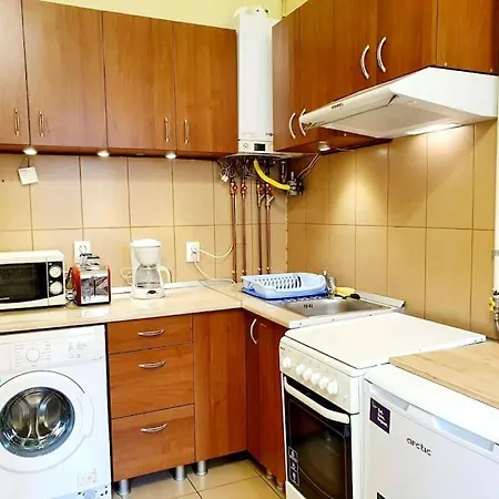 Bright Central With Access To The Garden