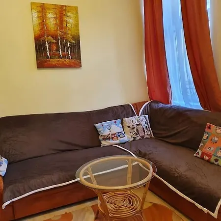 Bright Central With Access To The Garden *
