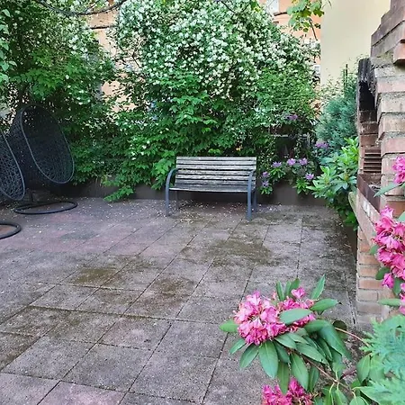 Bright Central With Access To The Garden